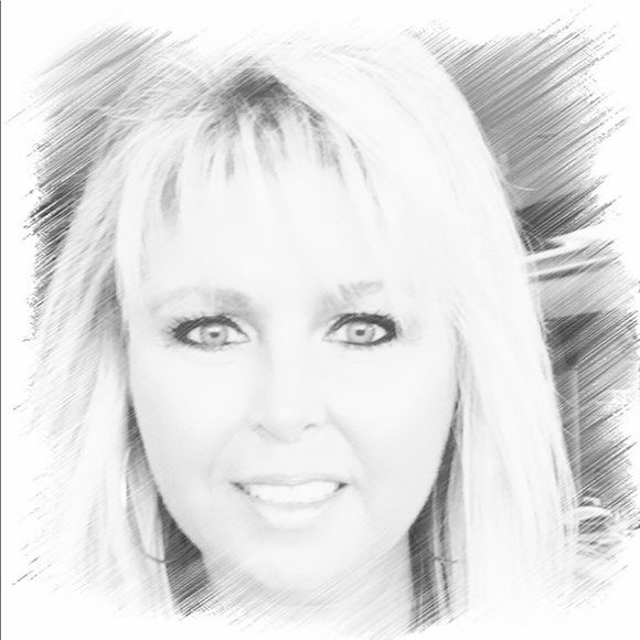 Meet your Posher, Terrie - Picture 1 of 1